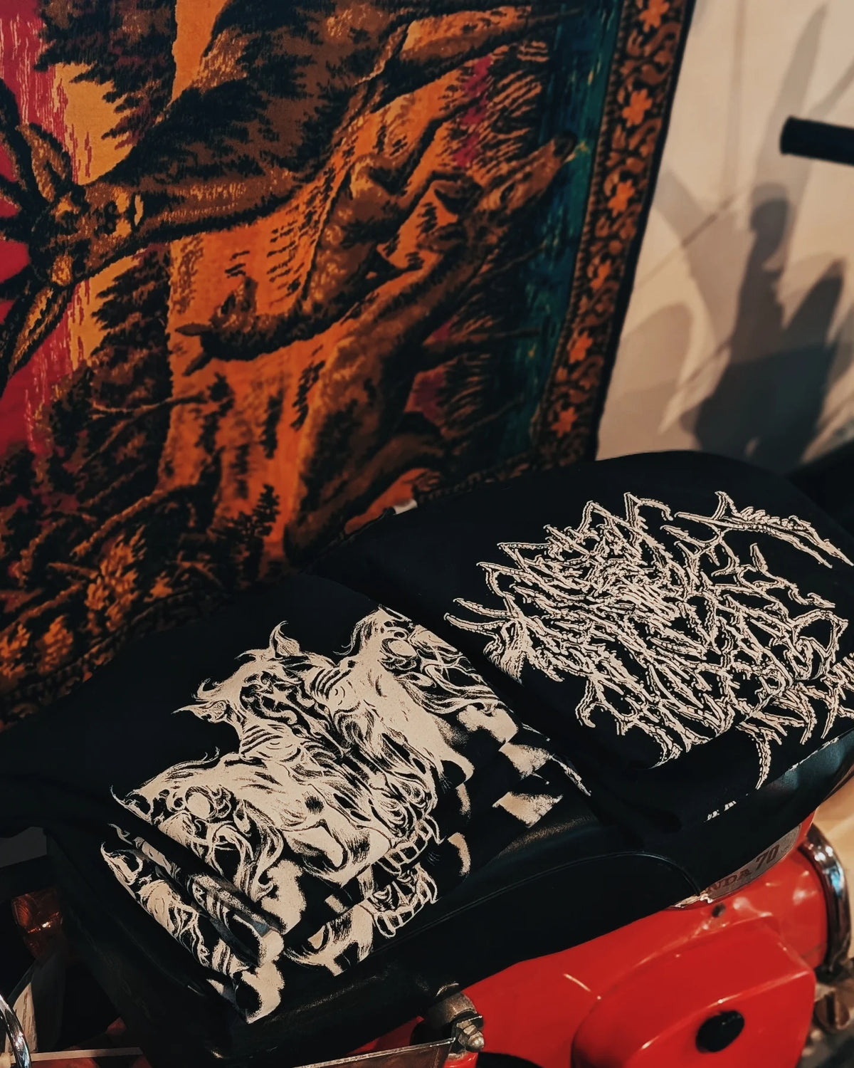 BLACK METAL Three Horses Long Sleeve